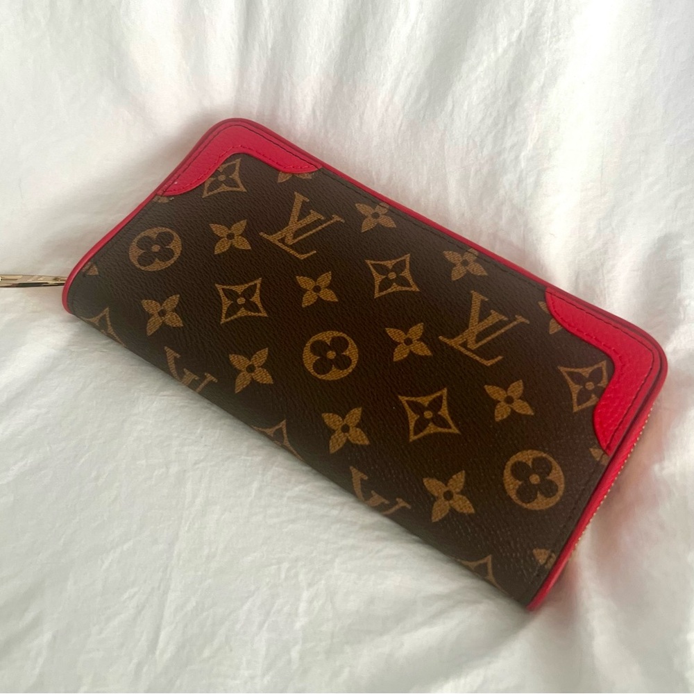 👑✅PRICE FIRM✅ Red and Brown Fashion Large Retiro Zip Around Wallet - Picture 7 of 16